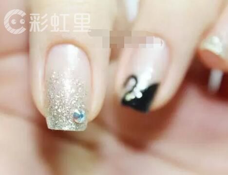 黑白银美甲 闪粉美甲步骤