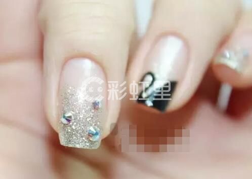黑白银美甲 闪粉美甲步骤