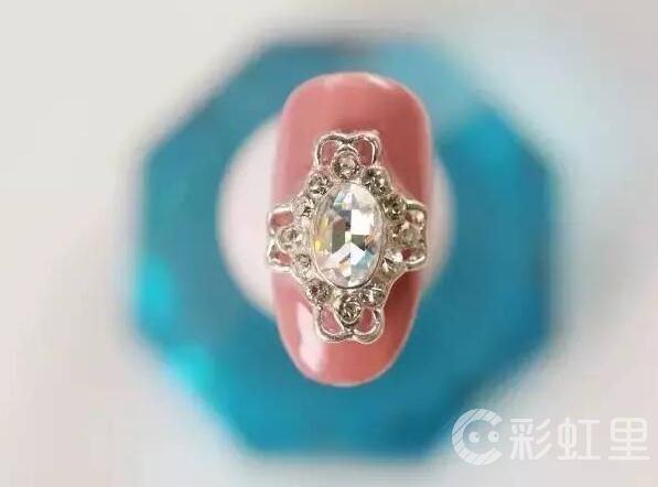 美甲大钻怎么粘 美甲贴钻步骤