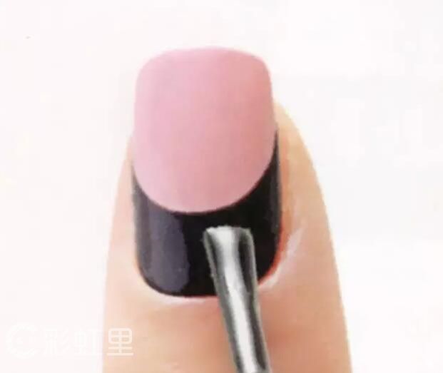 美甲波点图片 甜美简约美甲教程