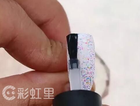 黑色美甲款式　花朵美甲教程