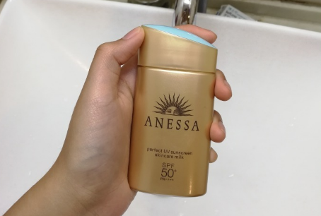 赫拉防晒霜和安耐晒哪个好 使用对比是怎样的