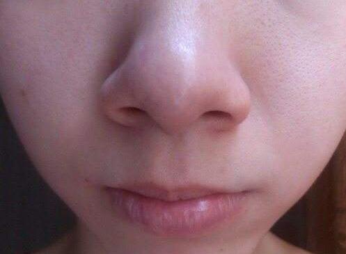 请保持安全距离以防近看美女早已不见