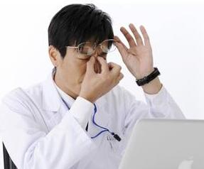 眼袋黑眼圈怎么消除显嫩白
