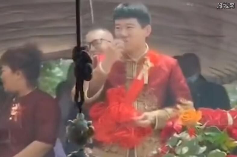 新郎嗑瓜子