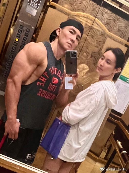 王婉霏晒健身前后对比照 甜喊刘畊宏为“刘教练”