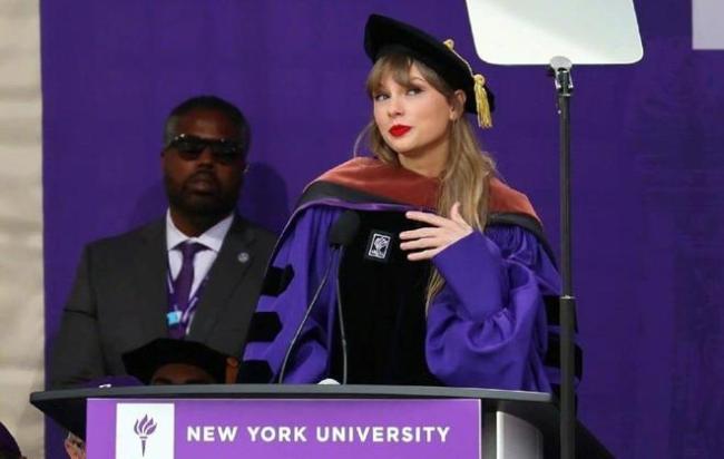 恭喜TaylorSwift！霉霉获纽约大学荣誉博士学位