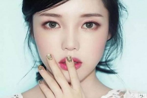 学化妆需要哪些东西 彩妆需要的用品