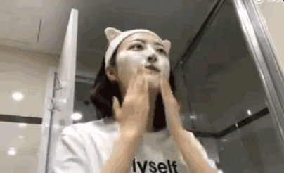 谣言：冷热水交替洗脸的好处，可以收缩毛孔？