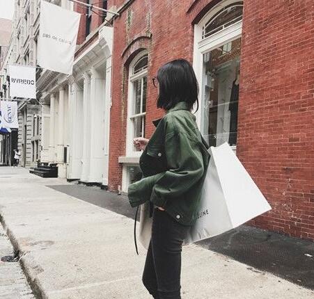 皮肤暗黄忌讳穿什么颜色的衣服？军绿色是雷区！