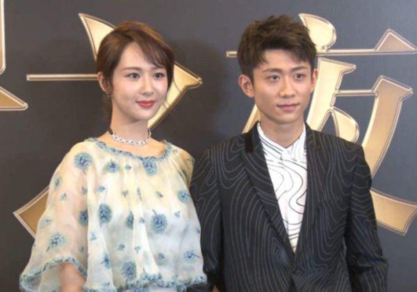 张一山新恋情曝光 与女子同游海南举止亲密