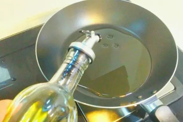 厨房剩油怎么倒掉 油炸食品的危害