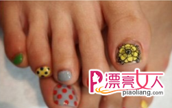 秋季流行什么脚美甲?这些你尝试了吗?