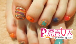 秋季流行什么脚美甲?这些你尝试了吗?