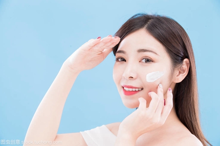 如何科学的涂抹防晒霜?这些护肤小技巧女生一定要知道!