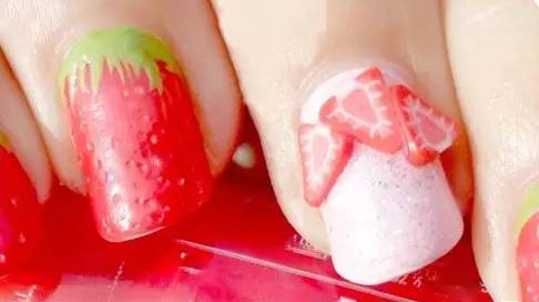 红色草莓美甲图片 草莓美甲教程