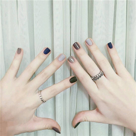 适合冬天的美甲颜色 优雅冬天美甲图片