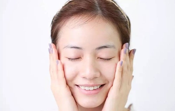 起床后眼睛浮肿是怎么回事 可能是3种原因所致
