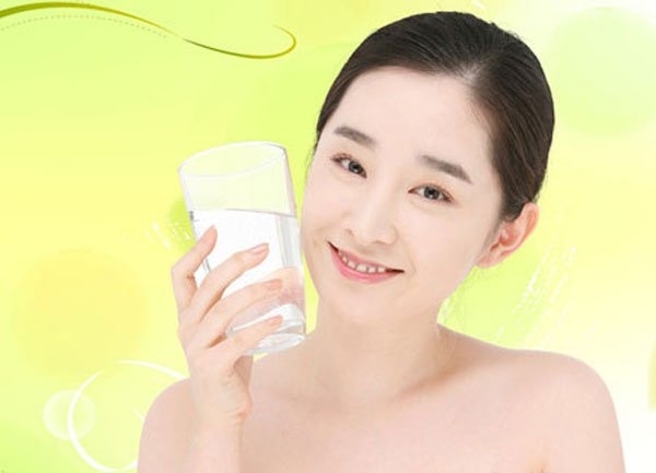 怎么喝水护肤养生效果好 女人喝水的最佳时间