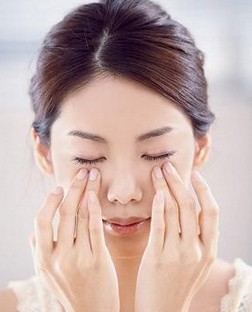 如何缓解眼睛疲劳 眼睛疲劳的按摩穴位