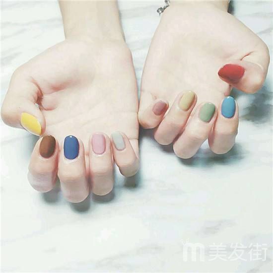 纯色美甲图片显手白 6款适合夏季的纯色美甲图片