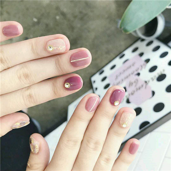 美甲涂什么颜色显手白 显手白的美甲图片 ?