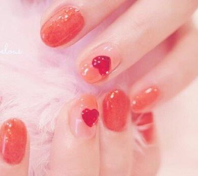粉色美甲配什么颜色 果冻裸粉色美甲图片