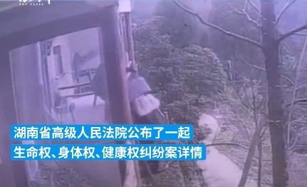 你们这群老六啊！两男子将好友扔出窗致十级伤残