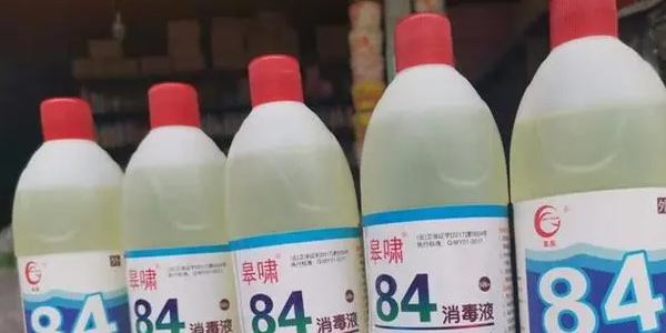 白鞋子洗了有黄印子怎么办 白鞋洗后晾干为什么发黄
