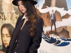 汤唯韩国宣传《分手的决心》全黑look配红唇