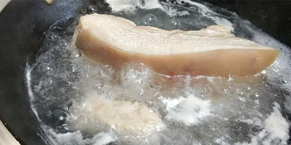 猪肉腥骚味很重怎么去除 生猪肉一般炒多久才熟