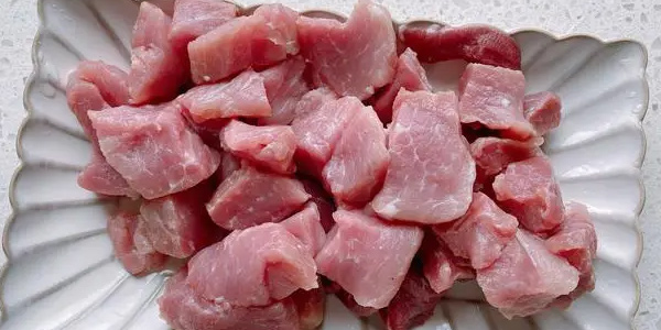 猪肉腥骚味很重怎么去除 生猪肉一般炒多久才熟