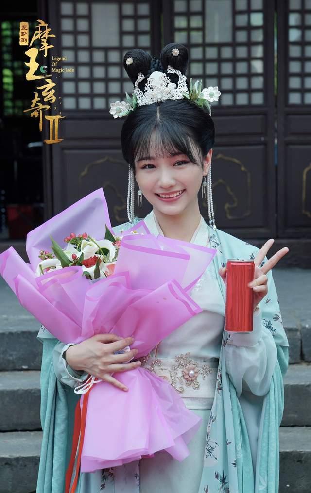 张雅倩《摩玉玄奇2》杀青 一身绿衣造型少女感爆棚