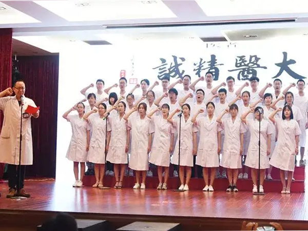 中国医生宣誓词叫什么 中国护士宣誓词是什么