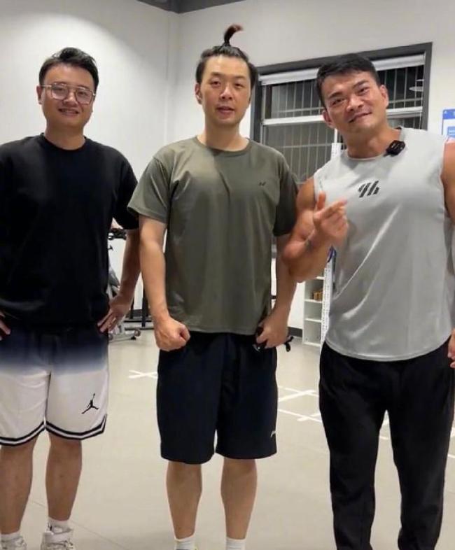 超瘦! 教练曝杜海涛健身瘦近30斤 小腹平肌肉增加