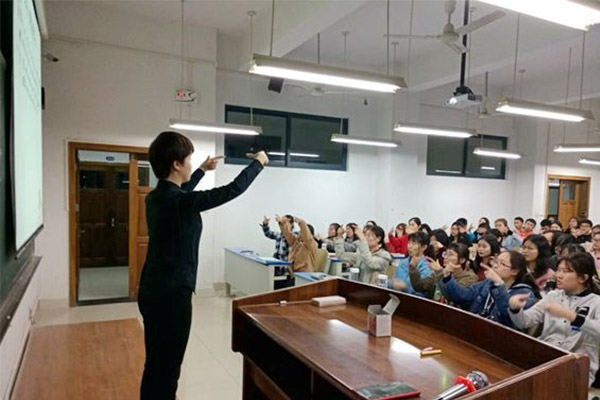 月薪过万的文科职业：汉语言文学上榜 第3在市场中缺口很大