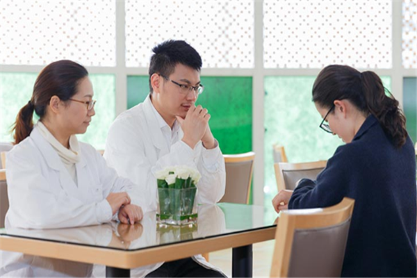十大自由职业排行榜：自媒体人上榜，同声传译第二