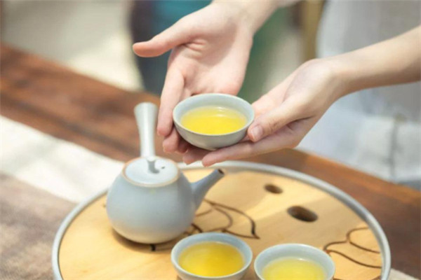广东十大怪：骨头价格比肉贵，先喝汤来后上菜