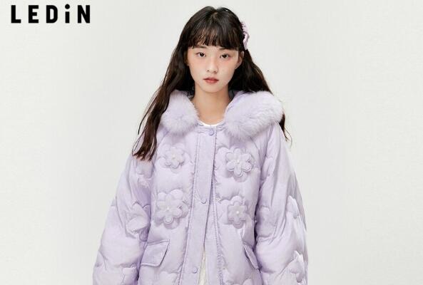 女士羽绒服品牌排行榜前十名 太平鸟上榜，第一畅销全球