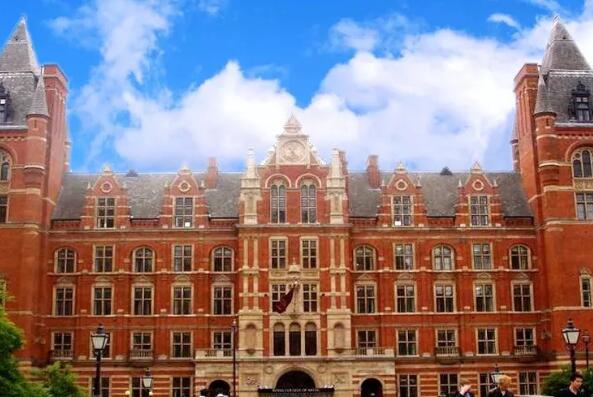 英国十大名牌大学 牛津大学上榜，剑桥大学位居第一