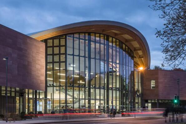 英国十大名牌大学 牛津大学上榜，剑桥大学位居第一
