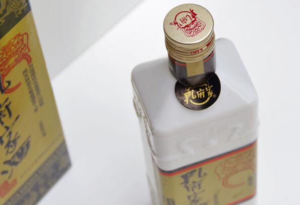 山东十大知名白酒品牌，扳倒井上榜，第二是芝麻香白酒鼻祖