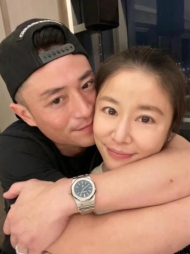 霍建华林心如携家人聚餐 5岁女儿主动"敬酒"好有爱
