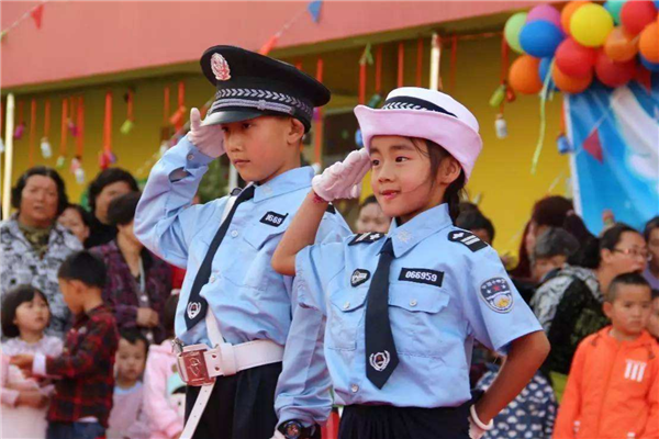 郑州五大贵族学校 加拿大枫叶小熊幼儿园采用外教教学