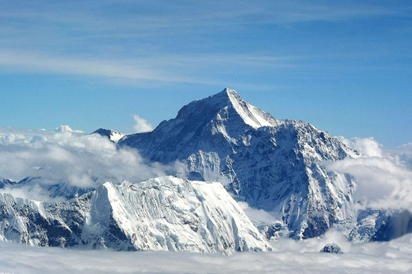 世界十大高峰排名，珠穆朗玛峰排第一，第九是杀人峰