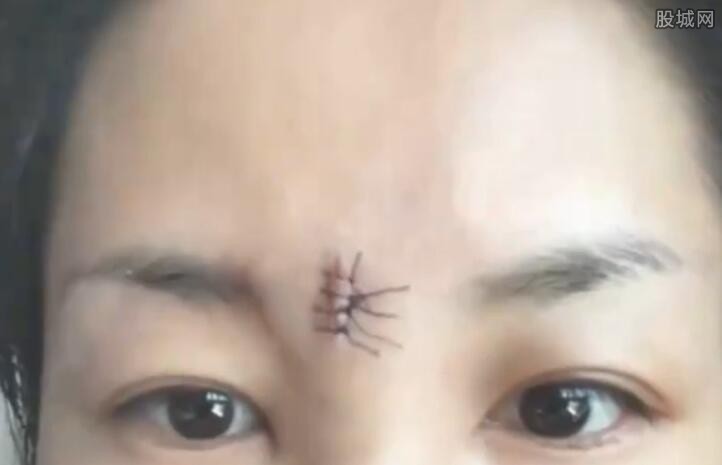 副教授被指家暴妻子