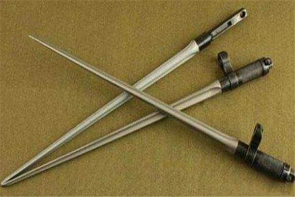 世界十大冷兵器 鸳鸯钺能杀敌于无形，第九轻易就能让人残废