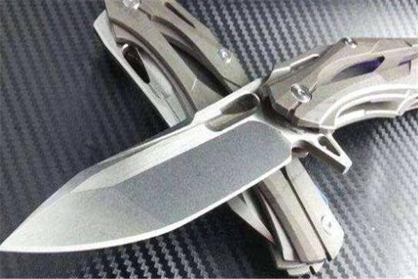 世界最好的十大军刀 fallknivenmc1刀锋力惊人,榜首堪称完美