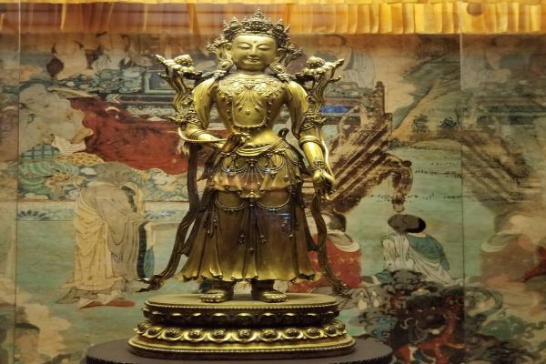 全国十大镇馆之宝 第一孝敬皇后凤冠工艺精湛极致奢华