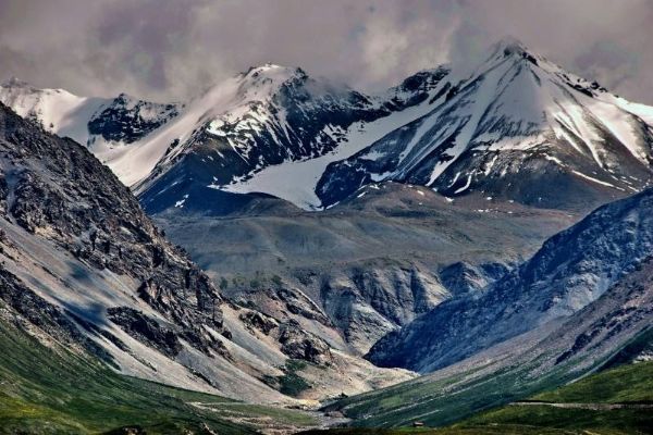 中国境内十大最高山峰 太白山上榜仅第八珠穆朗玛峰第一